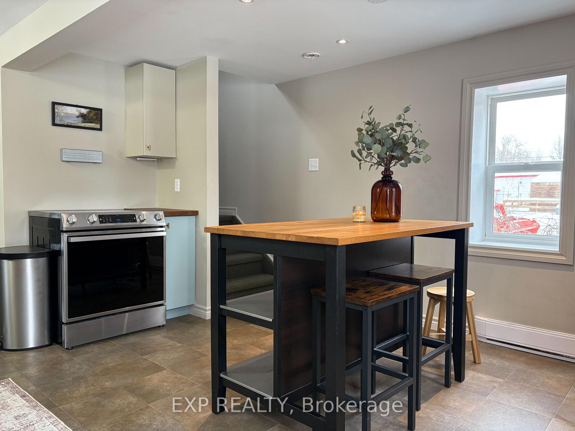Photo 9 of 138 Blake Street, Renfrew — HOMEH