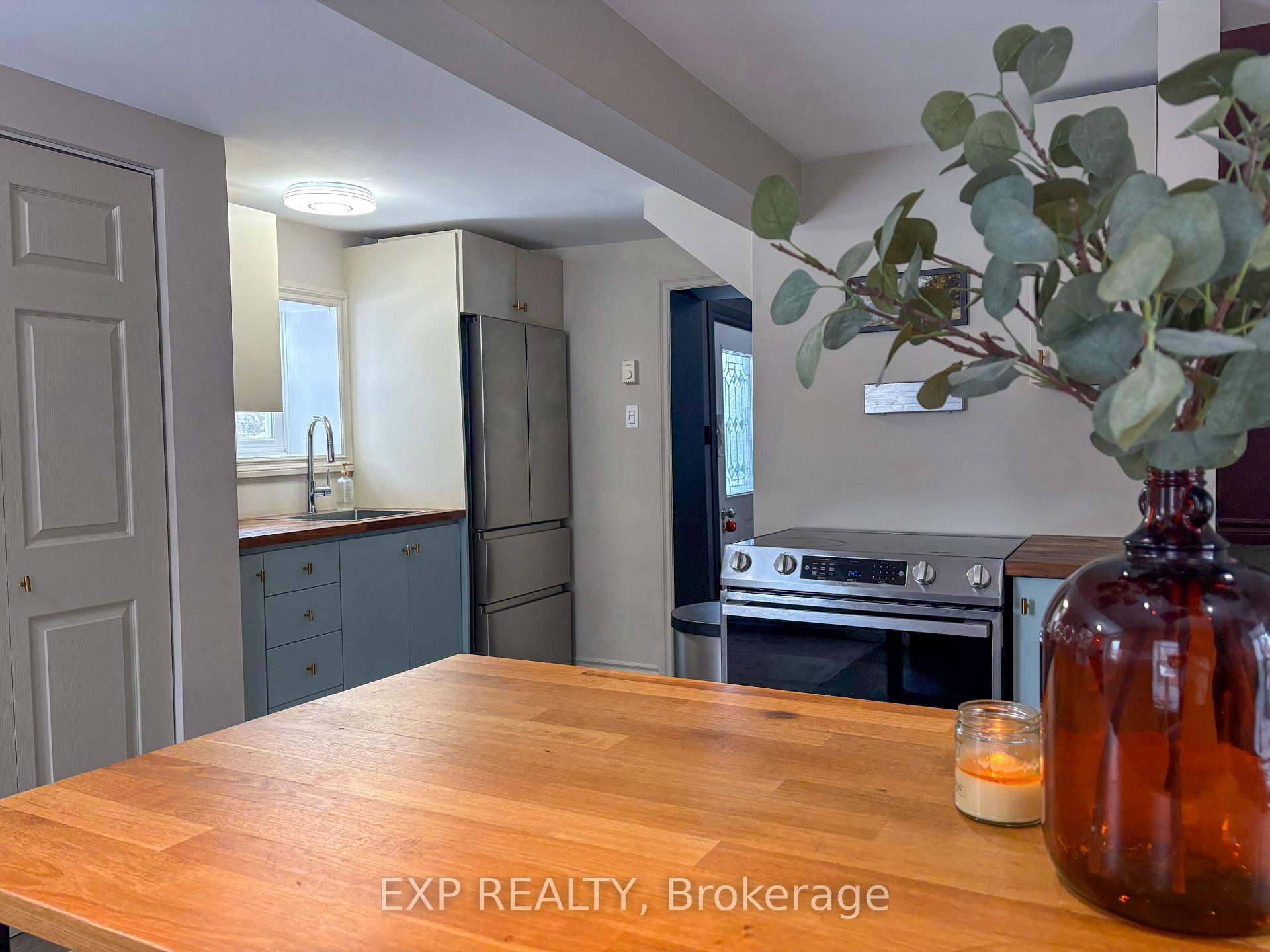 Photo 19 of 138 Blake Street, Renfrew — HOMEH