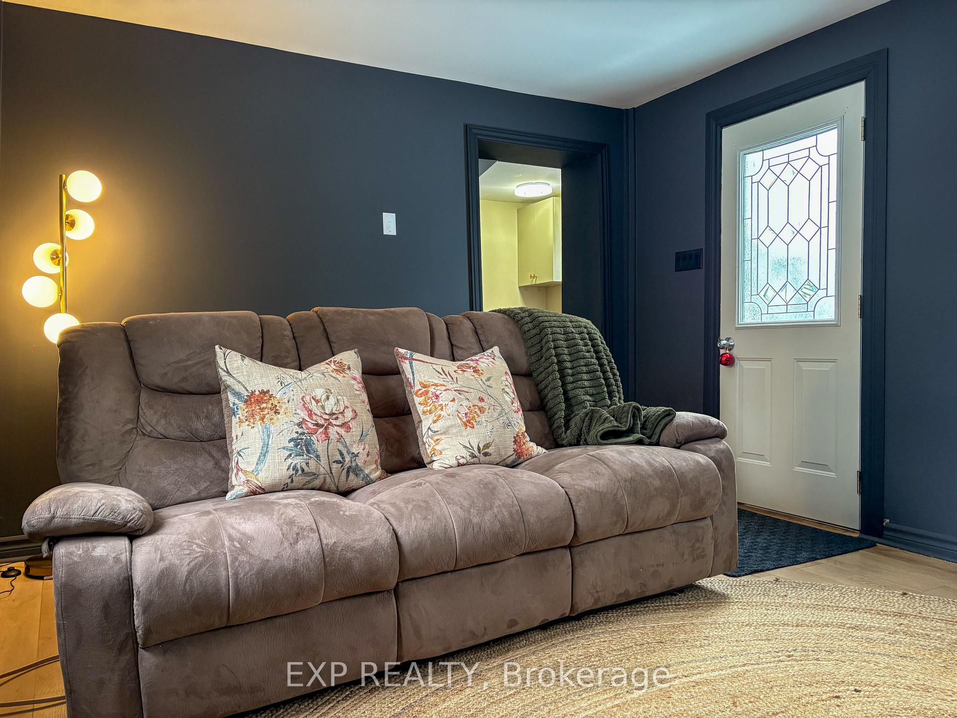 Photo 5 of 138 Blake Street, Renfrew — HOMEH