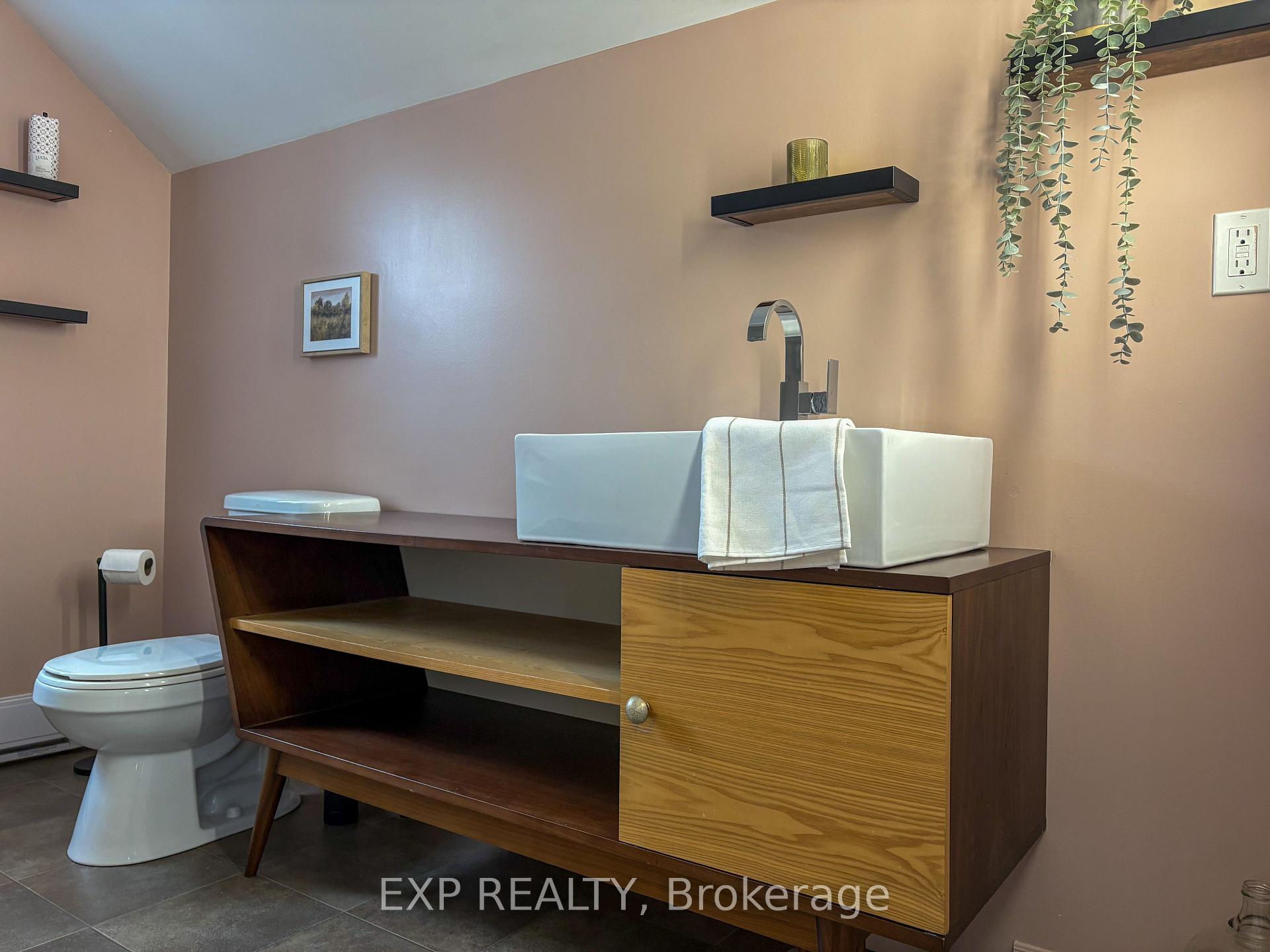 Photo 20 of 138 Blake Street, Renfrew — HOMEH
