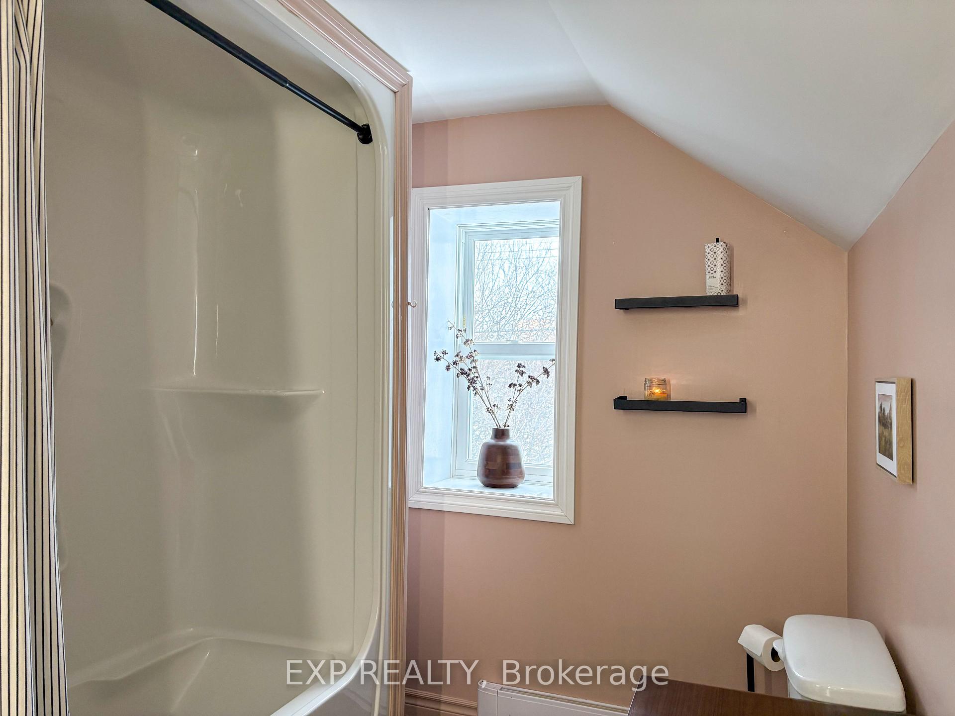 Photo 15 of 138 Blake Street, Renfrew — HOMEH