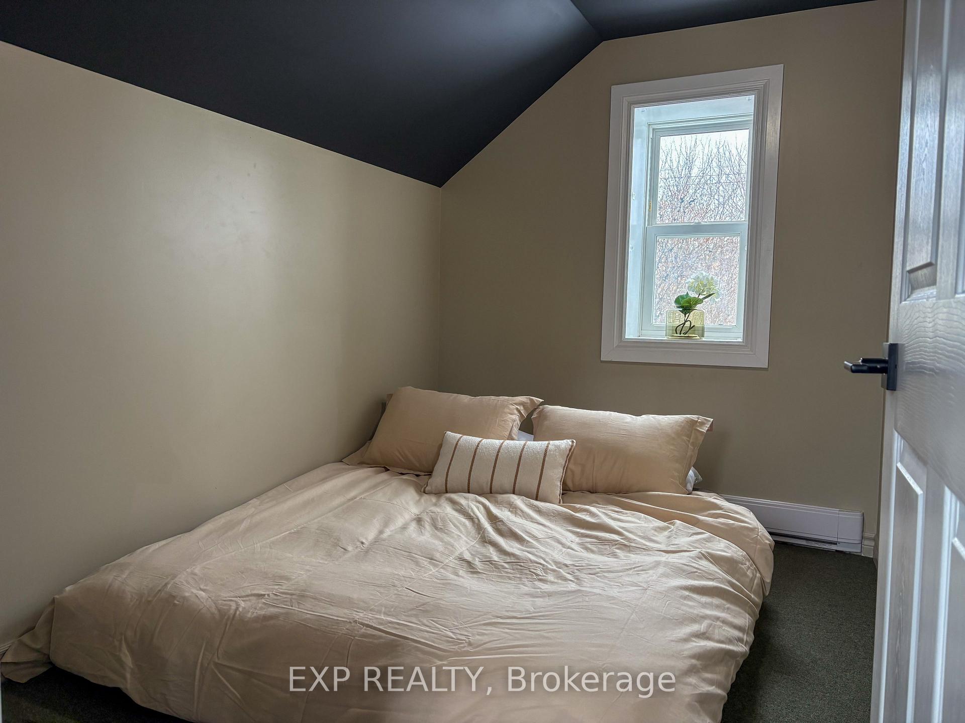 Photo 7 of 138 Blake Street, Renfrew — HOMEH