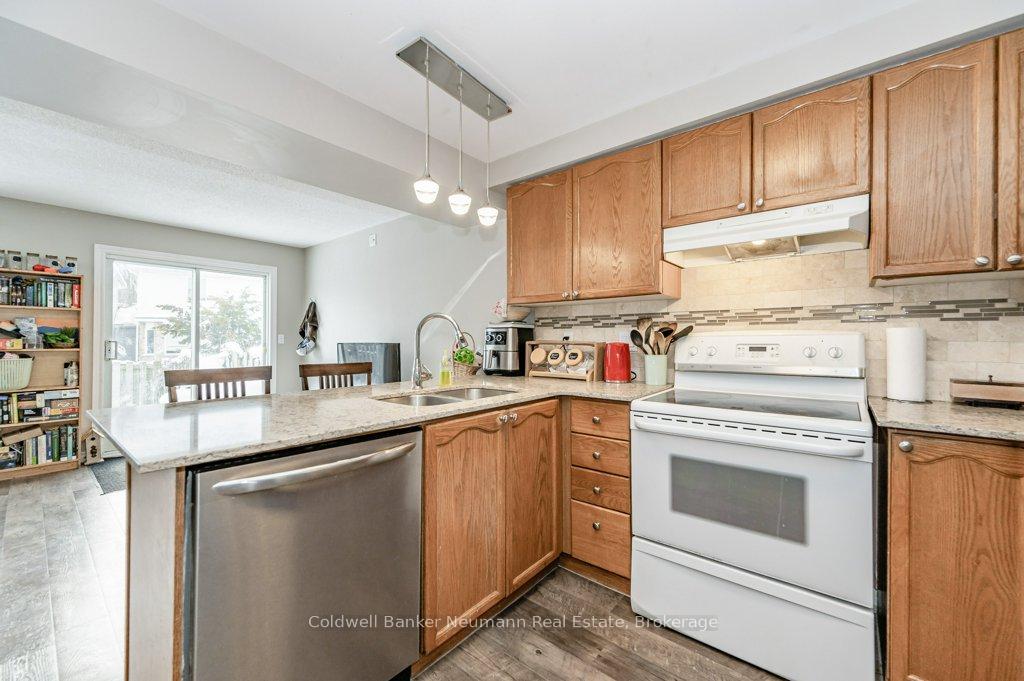 Photo 12 of 813 Edinburgh Road S, Guelph, Kortright West — HOMEH