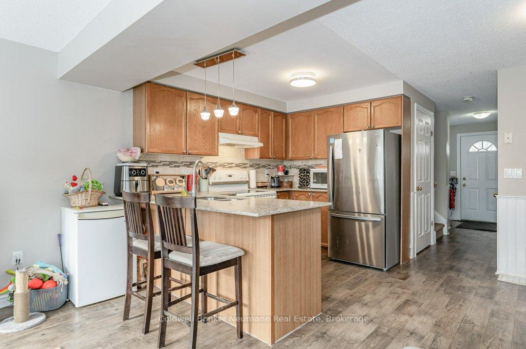 Photo 11 of 813 Edinburgh Road S, Guelph, Kortright West — HOMEH
