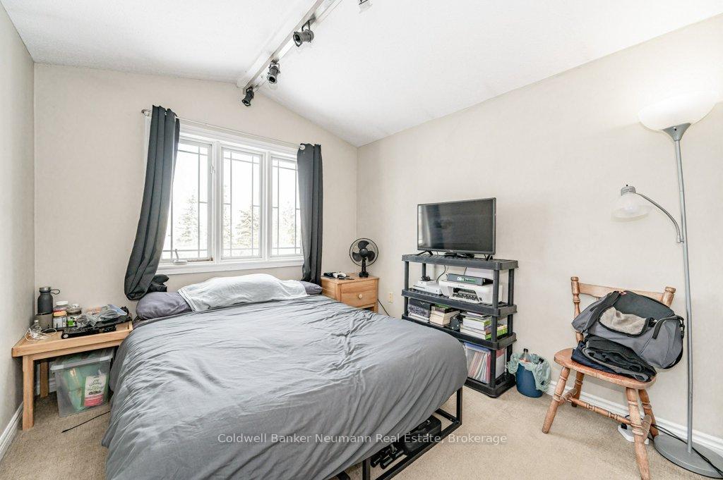 Photo 4 of 813 Edinburgh Road S, Guelph, Kortright West — HOMEH