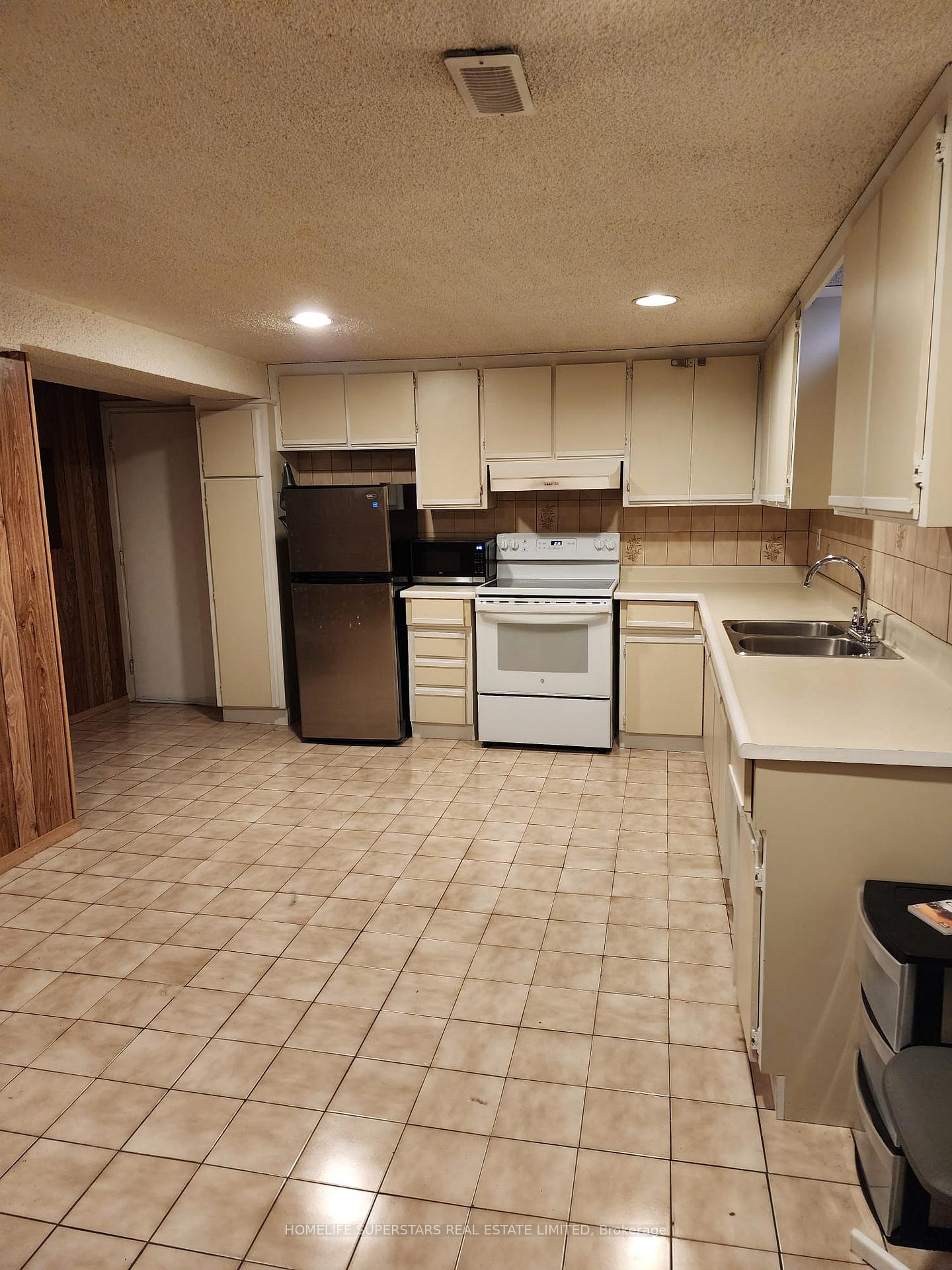 Photo 5 of Unit Basement, 236 Tall Grass Trail, Vaughan, East Woodbridge — HOMEH