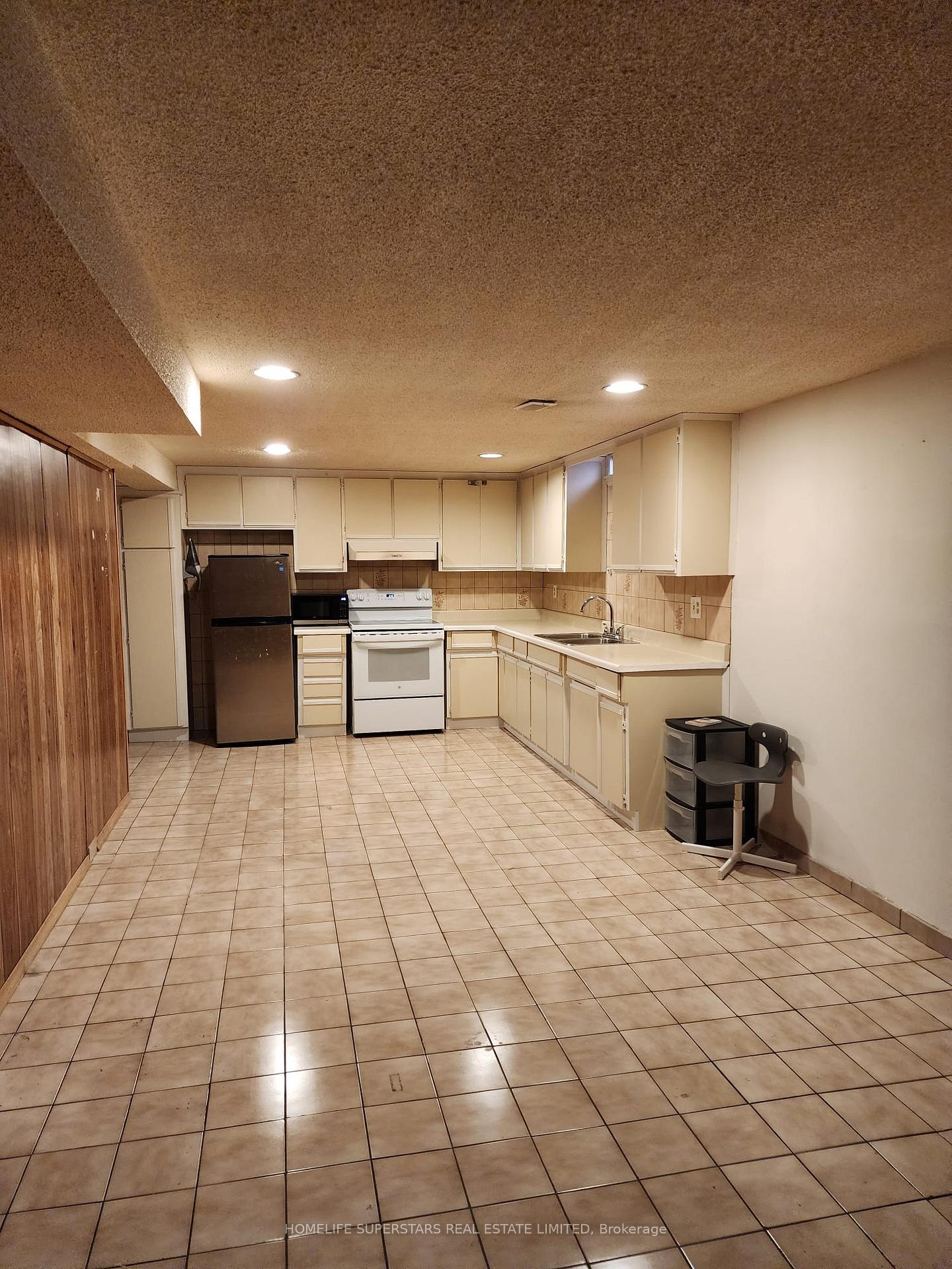 Photo 3 of Unit Basement, 236 Tall Grass Trail, Vaughan, East Woodbridge — HOMEH