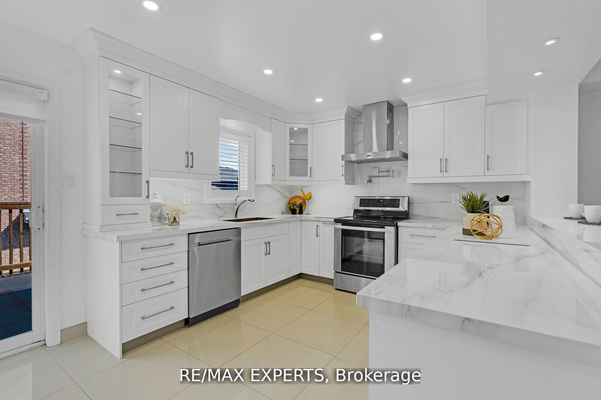 Photo 10 of Unit 32, 19 Foxchase Avenue, Vaughan, East Woodbridge — HOMEH