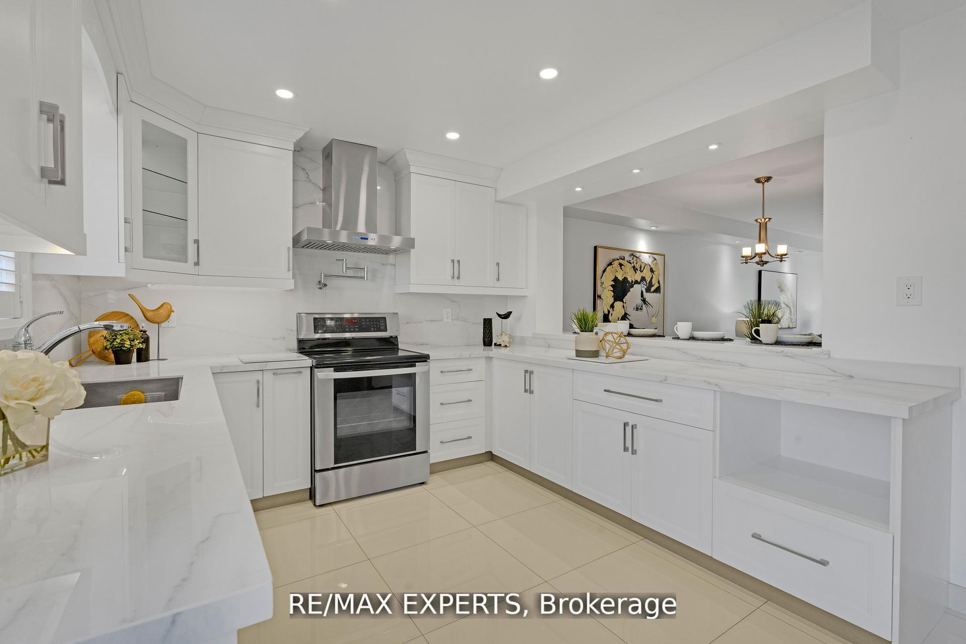 Photo 8 of Unit 32, 19 Foxchase Avenue, Vaughan, East Woodbridge — HOMEH