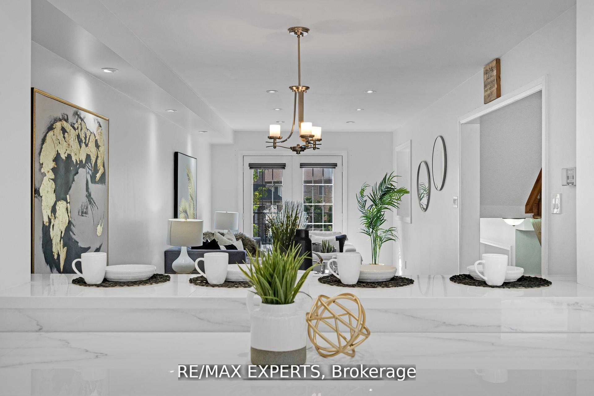 Photo 6 of Unit 32, 19 Foxchase Avenue, Vaughan, East Woodbridge — HOMEH