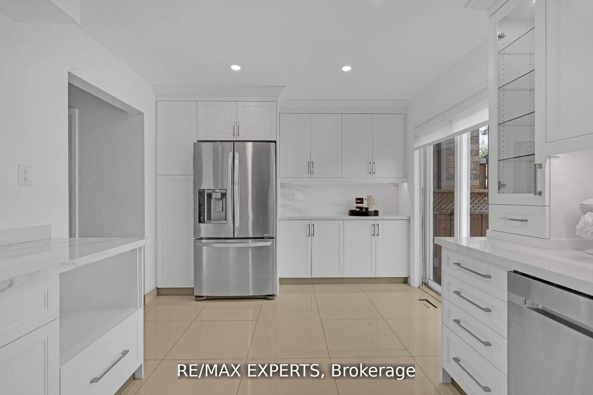 Photo 5 of Unit 32, 19 Foxchase Avenue, Vaughan, East Woodbridge — HOMEH