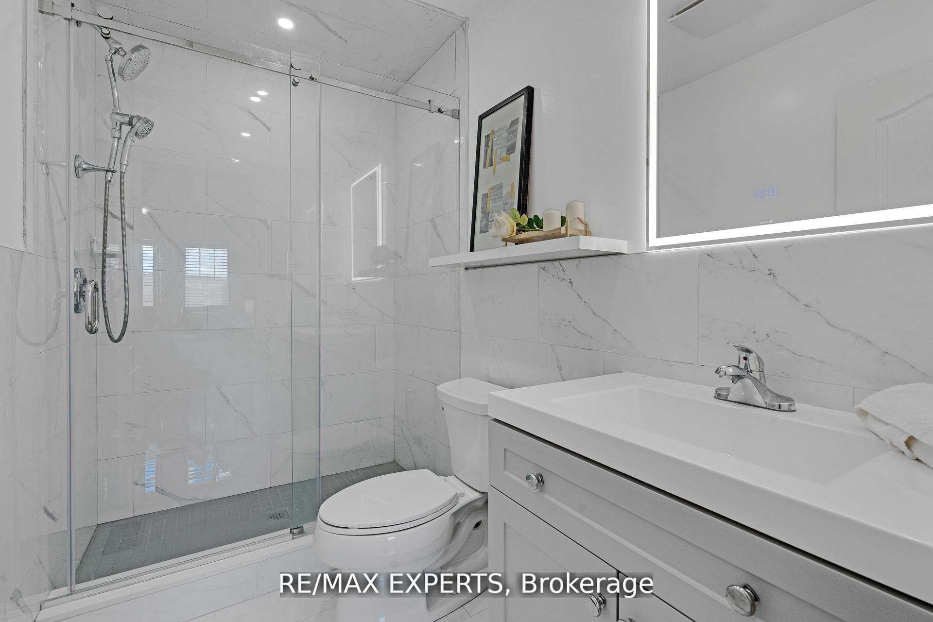 Photo 3 of Unit 32, 19 Foxchase Avenue, Vaughan, East Woodbridge — HOMEH
