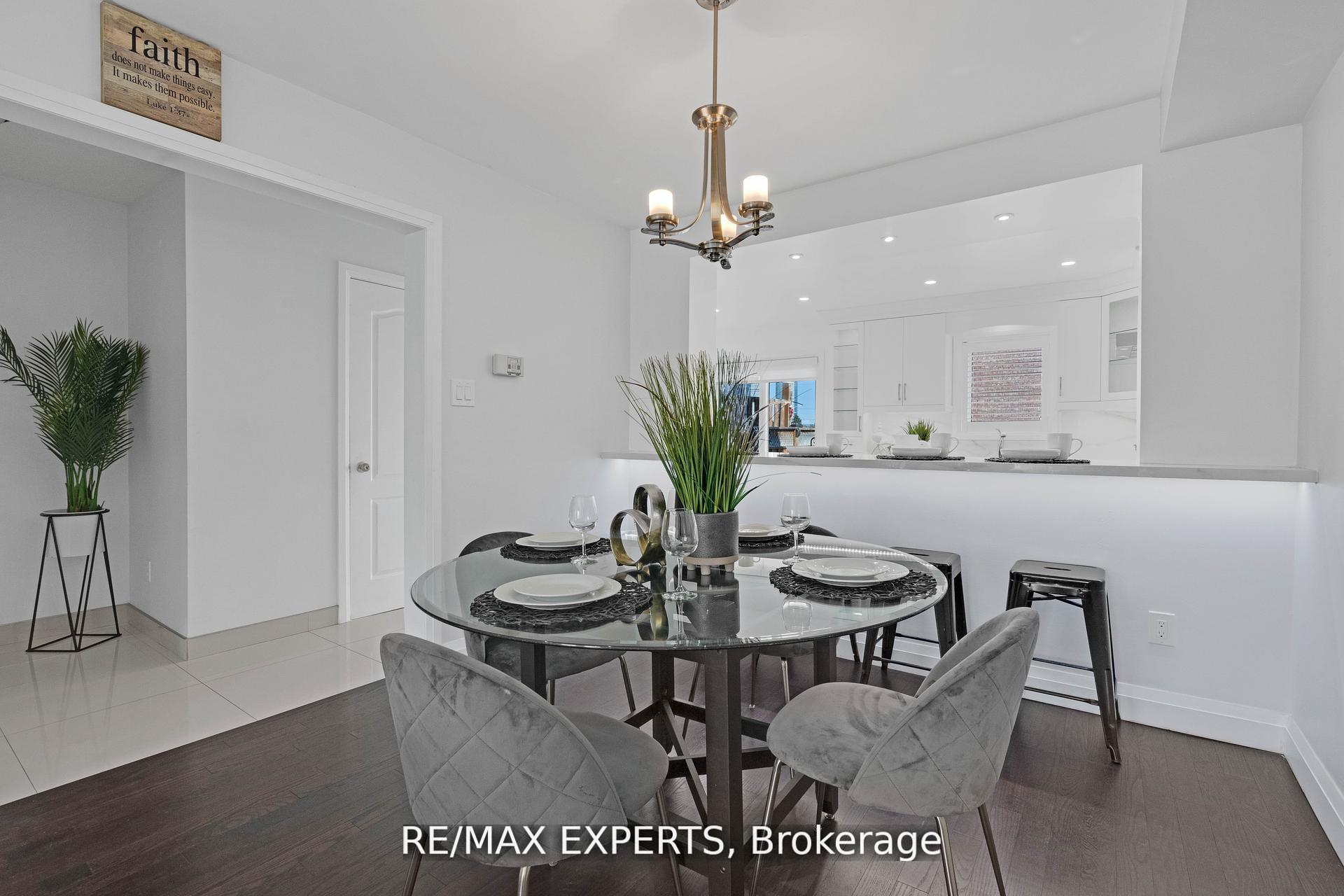 Photo 12 of Unit 32, 19 Foxchase Avenue, Vaughan, East Woodbridge — HOMEH