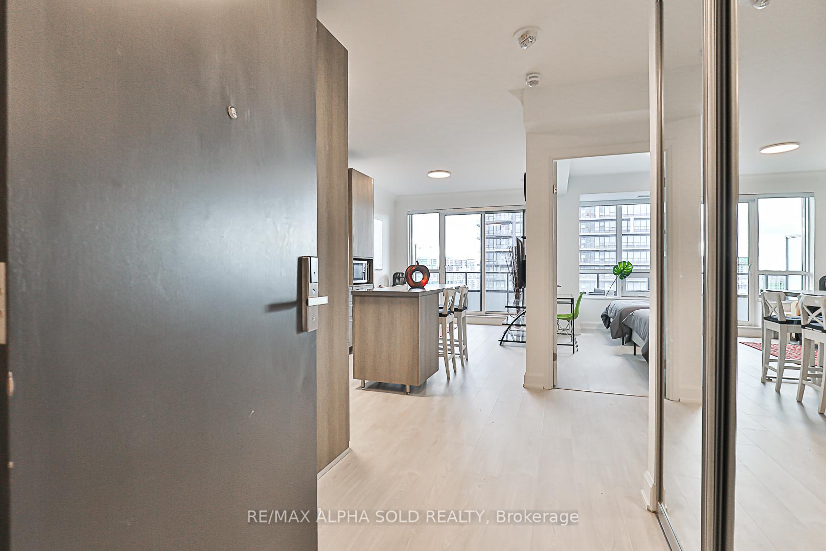 Photo 11 of Unit 1502, 38 Water Walk Drive, Markham, Unionville — HOMEH
