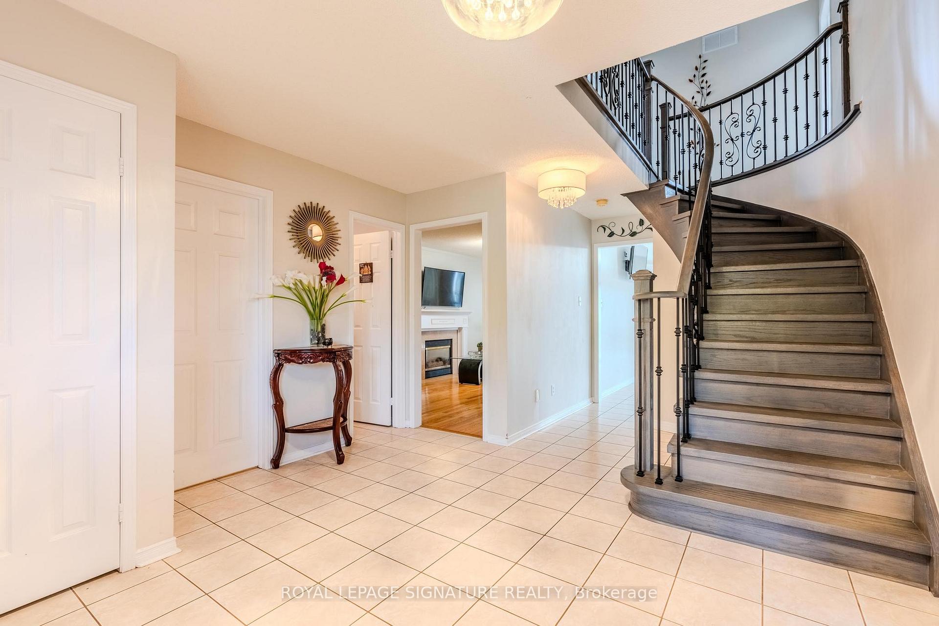 Photo 14 of 341 Livingstone Street, Barrie, Northwest — HOMEH