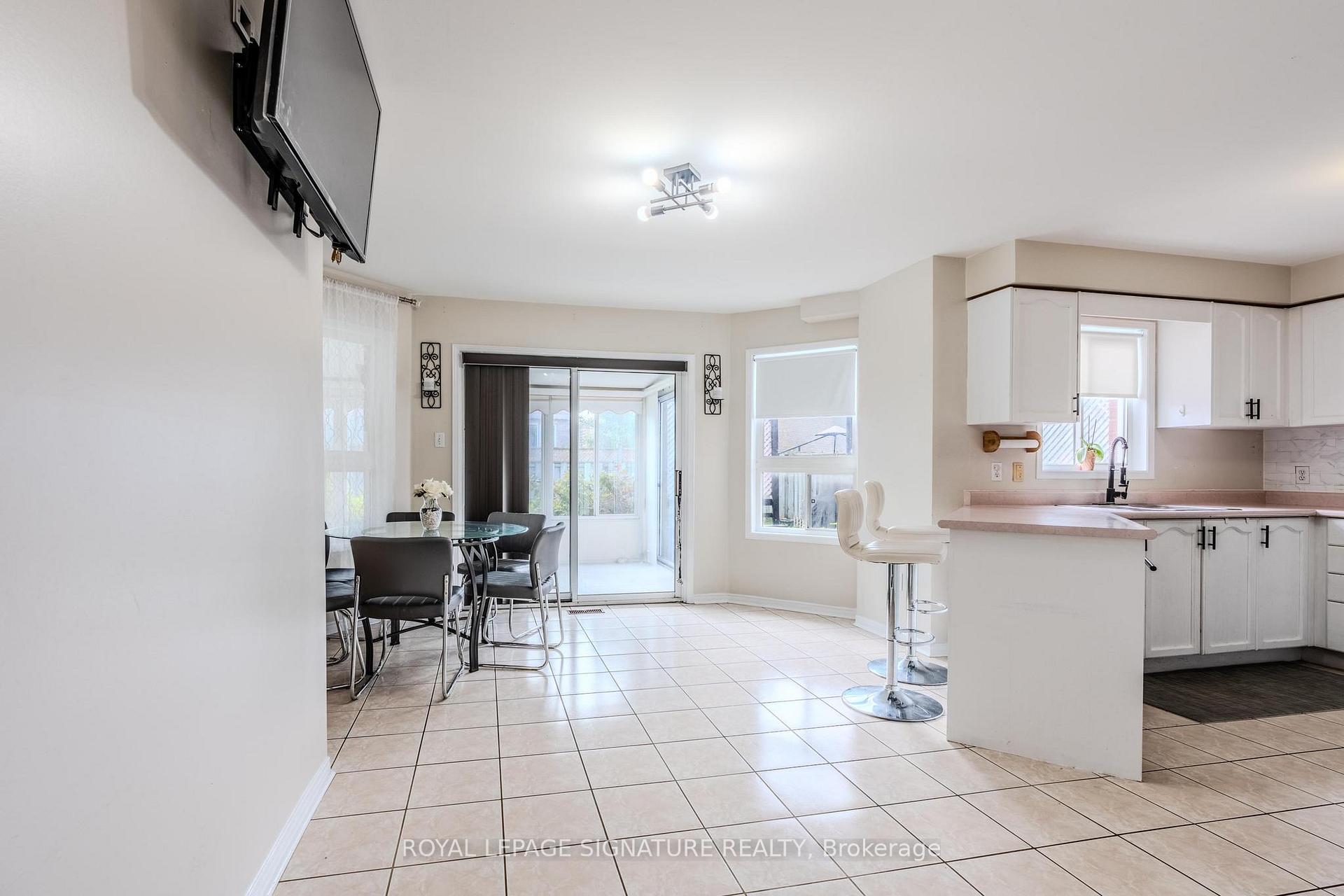 Photo 2 of 341 Livingstone Street, Barrie, Northwest — HOMEH