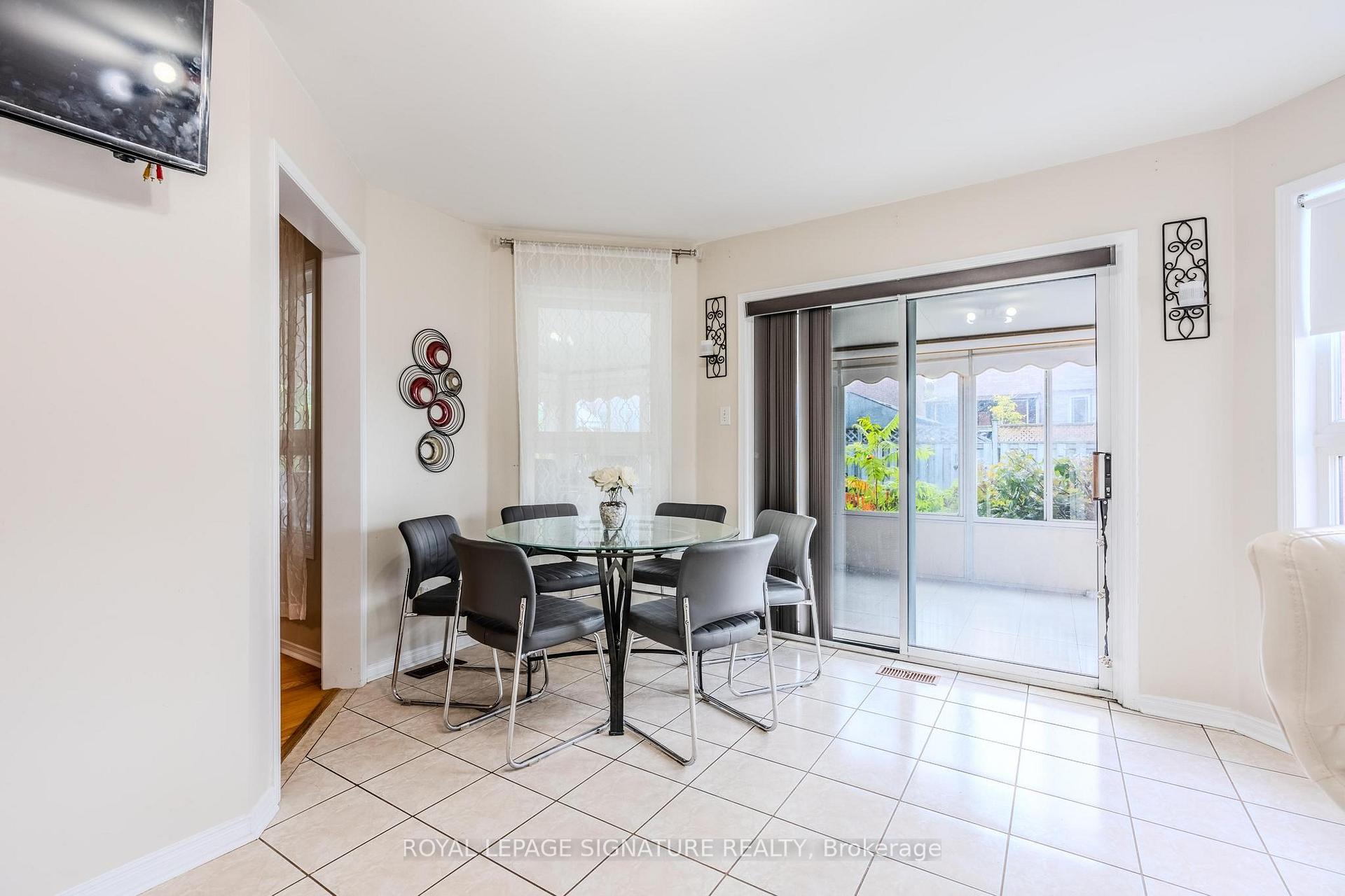 Photo 3 of 341 Livingstone Street, Barrie, Northwest — HOMEH