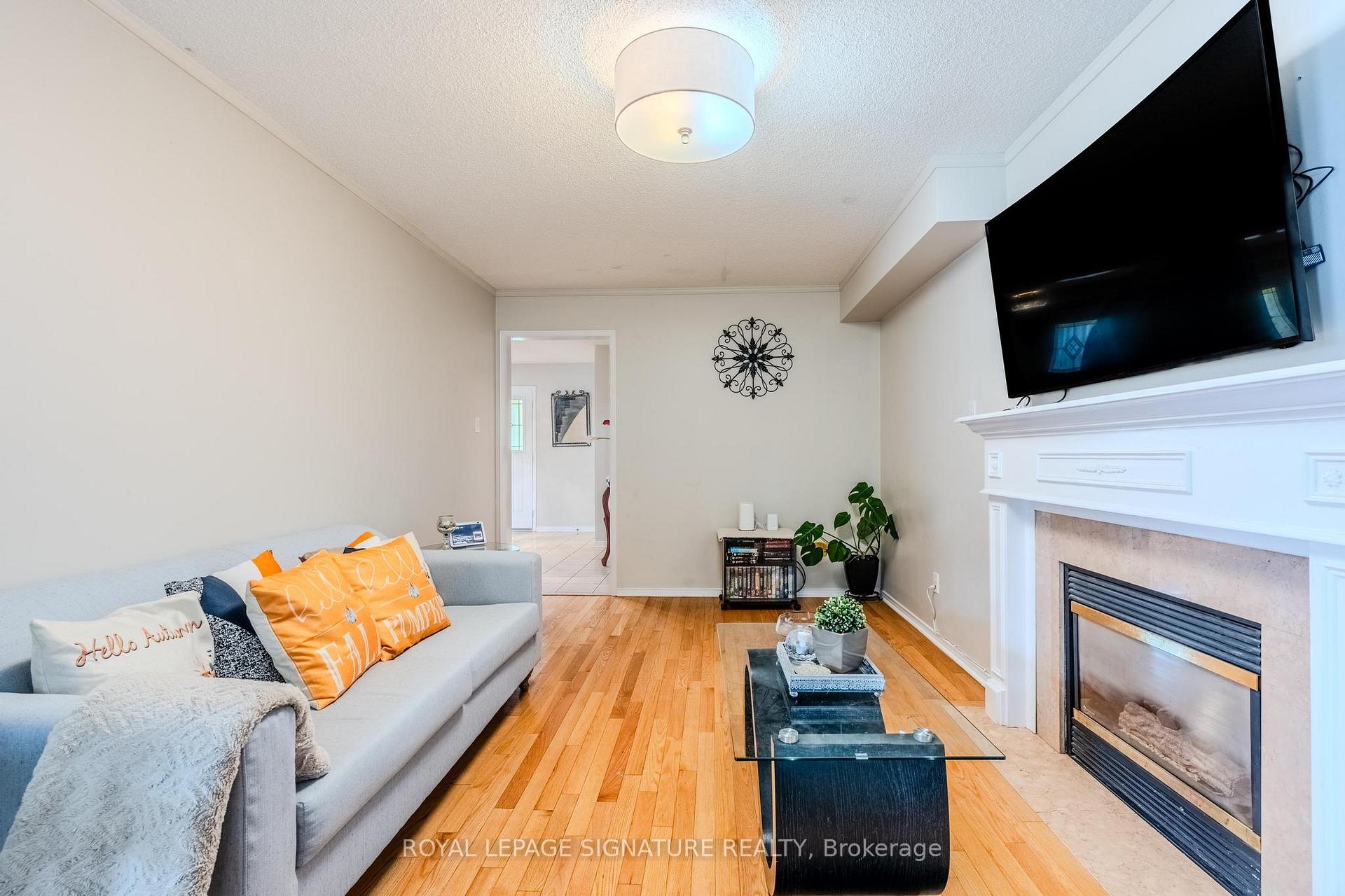 Photo 5 of 341 Livingstone Street, Barrie, Northwest — HOMEH