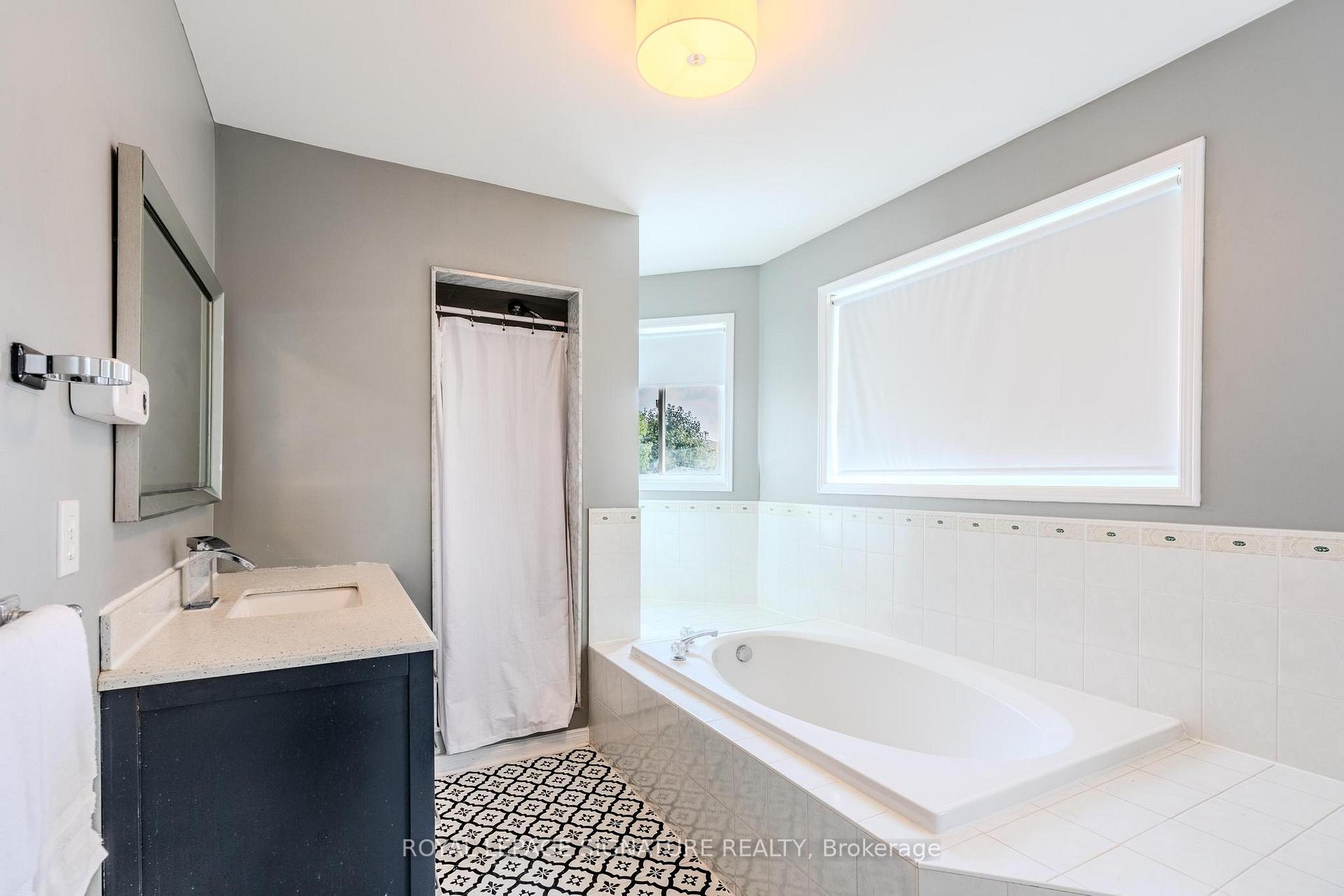 Photo 6 of 341 Livingstone Street, Barrie, Northwest — HOMEH