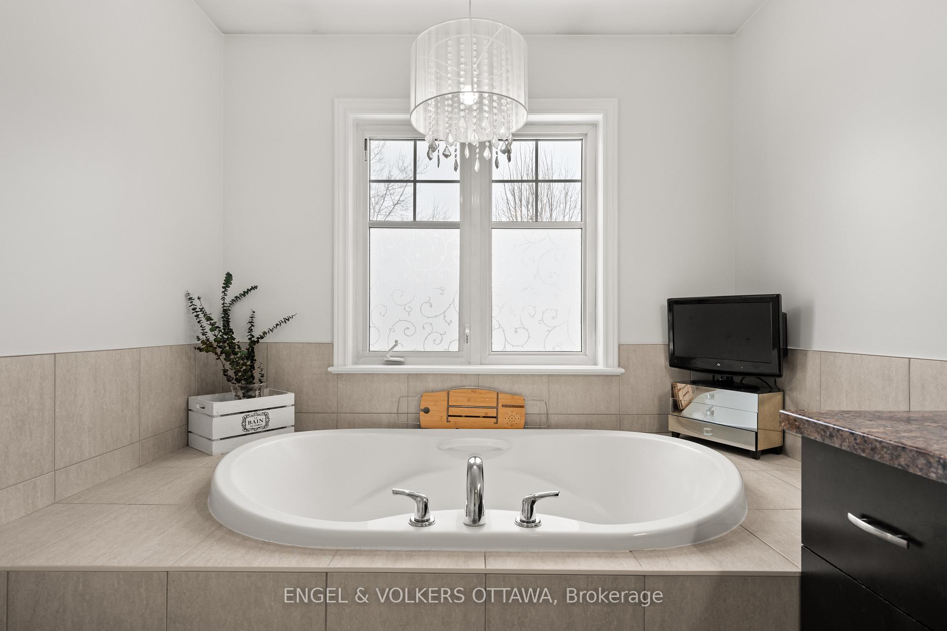 Photo 32 of 260 Meadowlilly Road, Ottawa, Blossom Park/Kemp Park/Findlay Creek — HOMEH