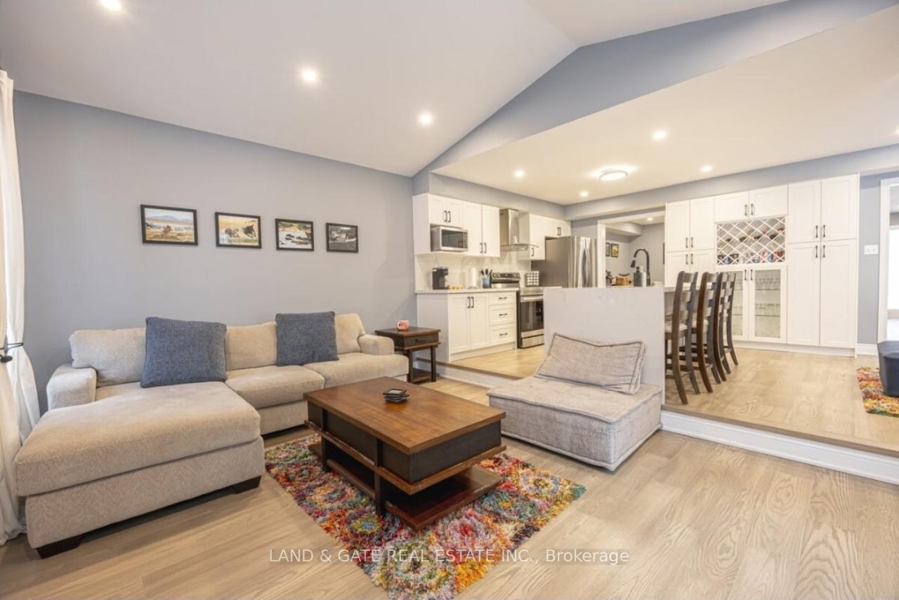 Photo 3 of 1840 Dalhousie Crescent, Oshawa, Samac — HOMEH