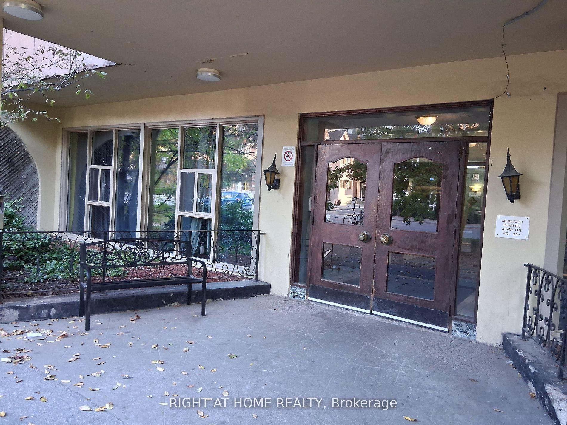 Photo 5 of Unit 1001, 191 St George Street, Toronto, The Annex — HOMEH