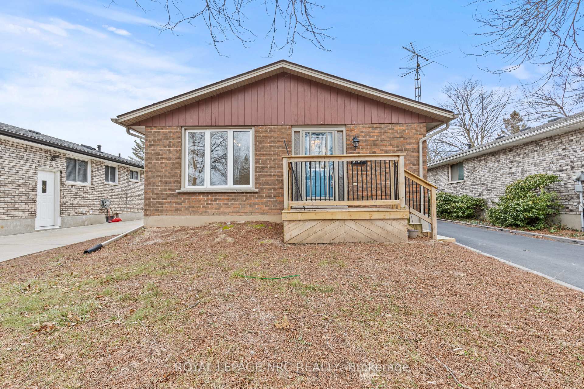 Photo 2 of 5698 Heritage Drive, Niagara Falls, Church's Lane — HOMEH