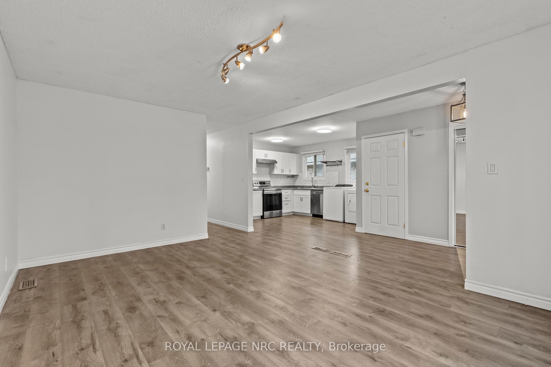 Photo 30 of 5698 Heritage Drive, Niagara Falls, Church's Lane — HOMEH