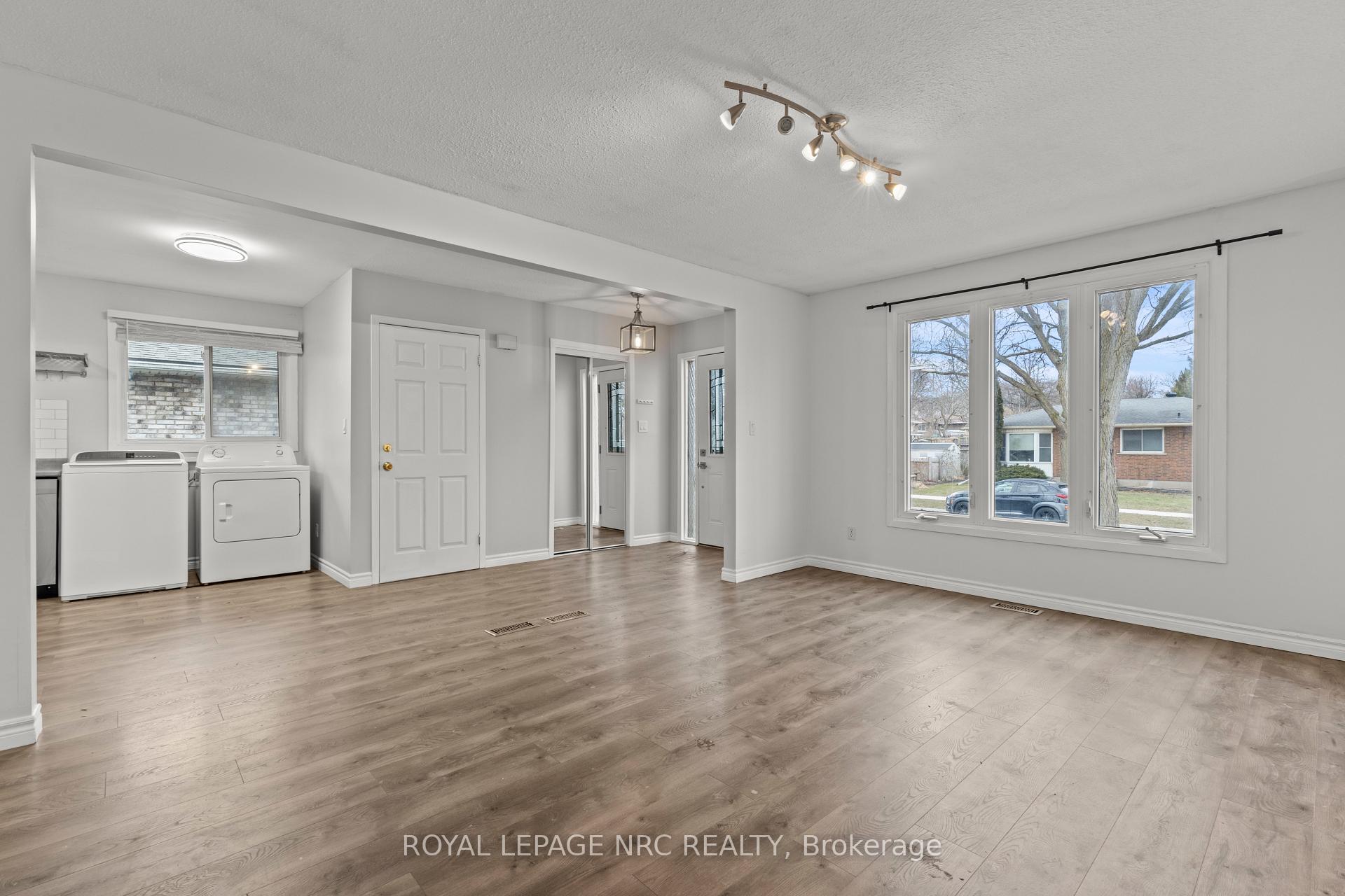 Photo 41 of 5698 Heritage Drive, Niagara Falls, Church's Lane — HOMEH