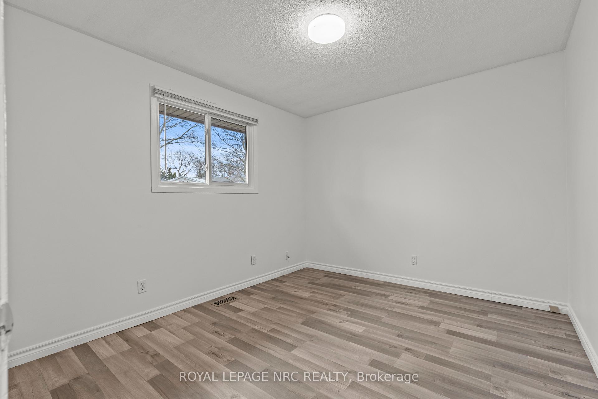 Photo 5 of 5698 Heritage Drive, Niagara Falls, Church's Lane — HOMEH