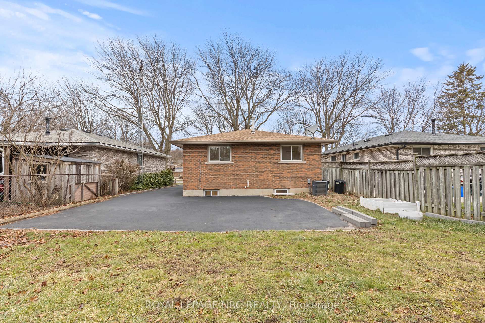 Photo 44 of 5698 Heritage Drive, Niagara Falls, Church's Lane — HOMEH