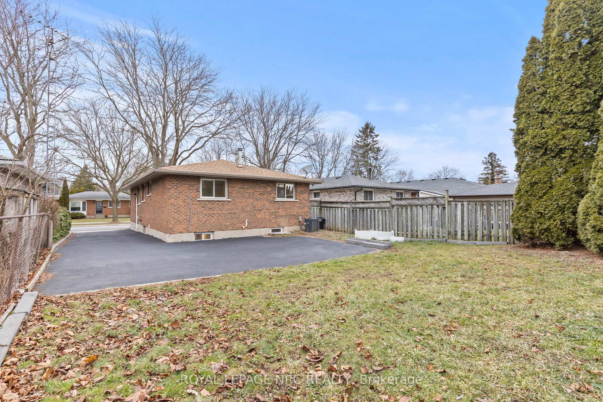 Photo 35 of 5698 Heritage Drive, Niagara Falls, Church's Lane — HOMEH