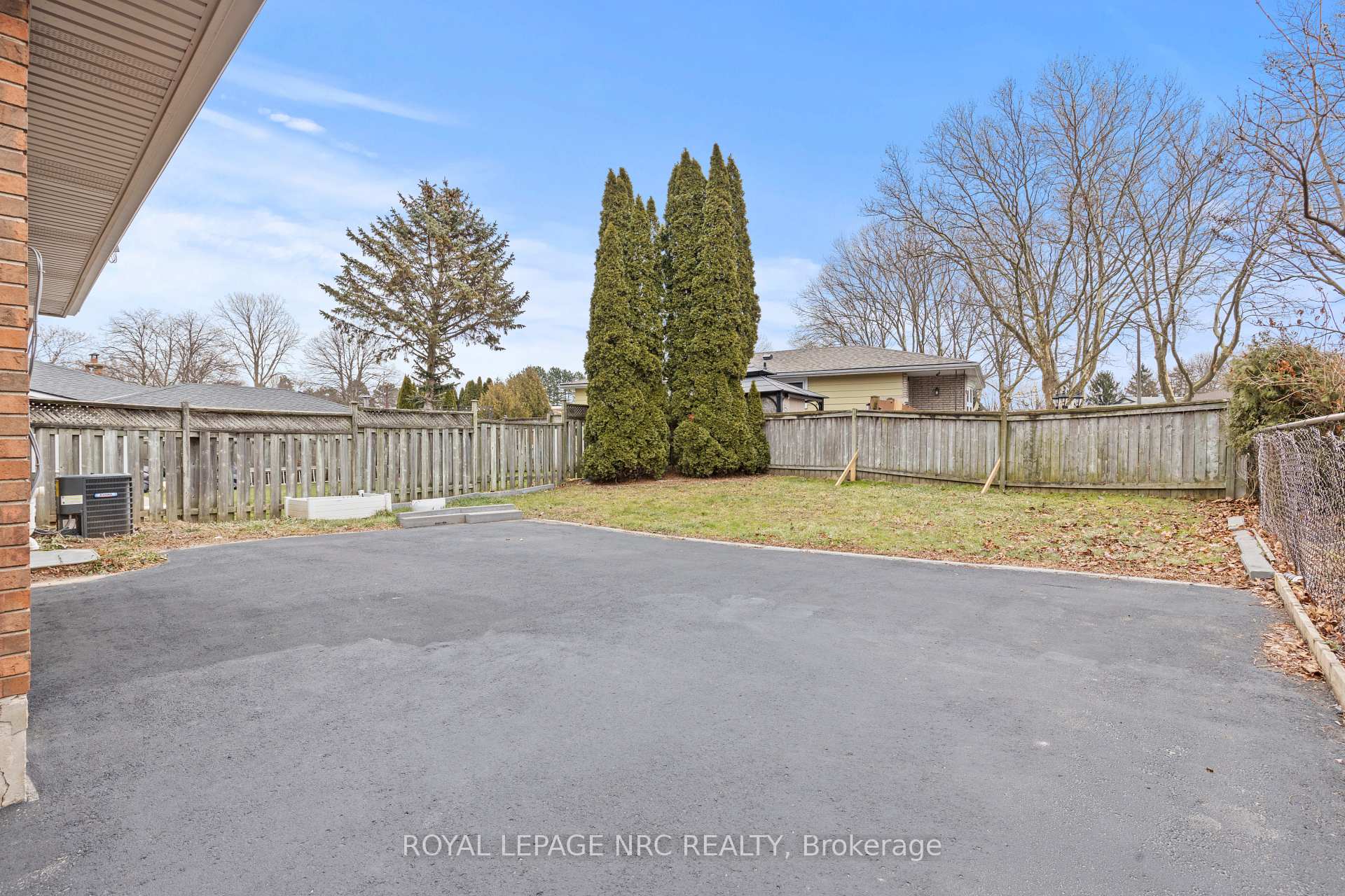 Photo 24 of 5698 Heritage Drive, Niagara Falls, Church's Lane — HOMEH