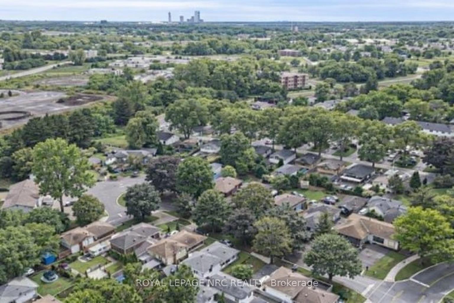 Photo 33 of 5698 Heritage Drive, Niagara Falls, Church's Lane — HOMEH