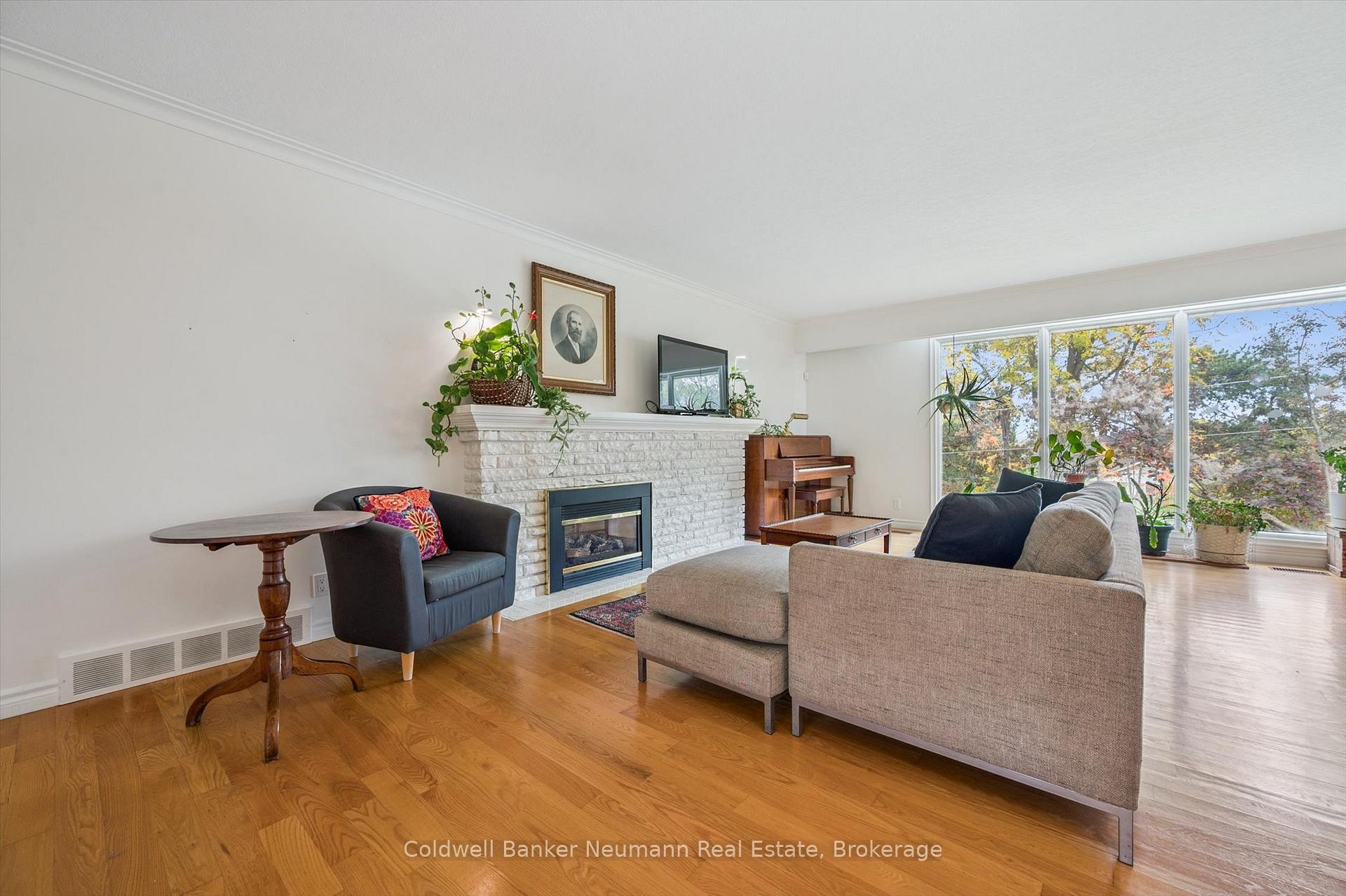 Photo 30 of 36 Harcourt Drive, Guelph, Dovercliffe Park/Old University — HOMEH