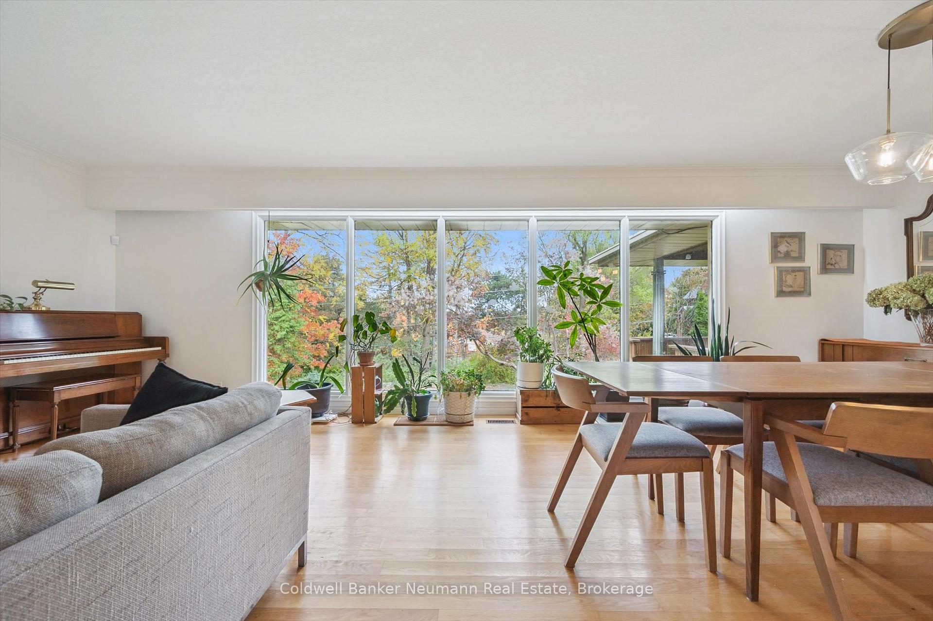 Photo 17 of 36 Harcourt Drive, Guelph, Dovercliffe Park/Old University — HOMEH