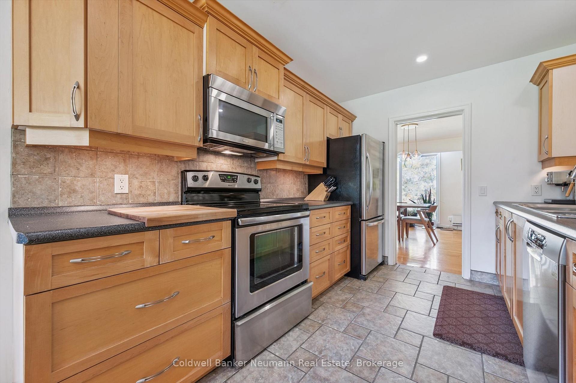 Photo 19 of 36 Harcourt Drive, Guelph, Dovercliffe Park/Old University — HOMEH