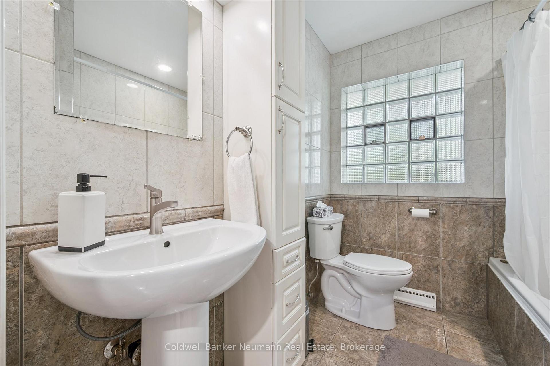 Photo 14 of 36 Harcourt Drive, Guelph, Dovercliffe Park/Old University — HOMEH