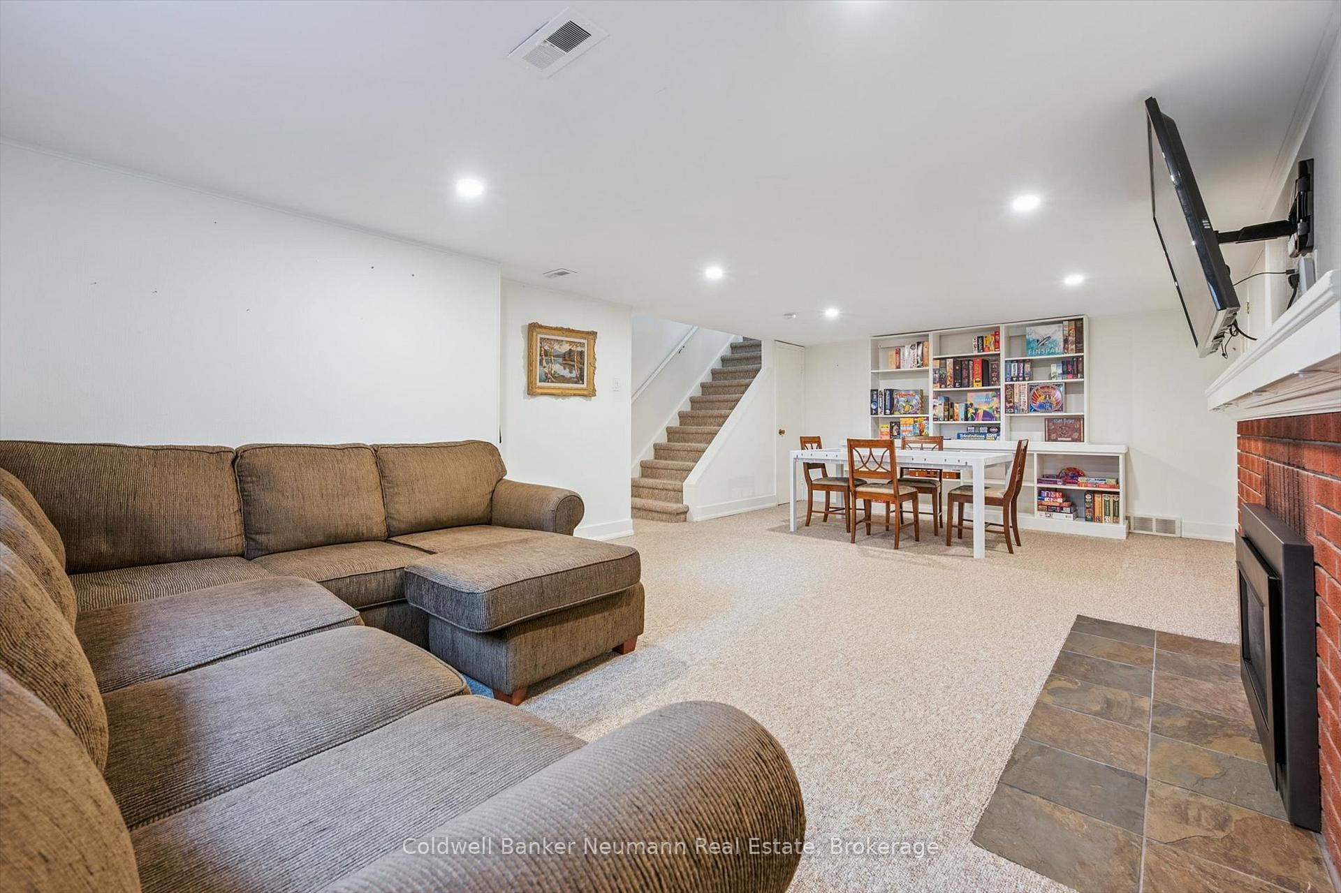 Photo 2 of 36 Harcourt Drive, Guelph, Dovercliffe Park/Old University — HOMEH