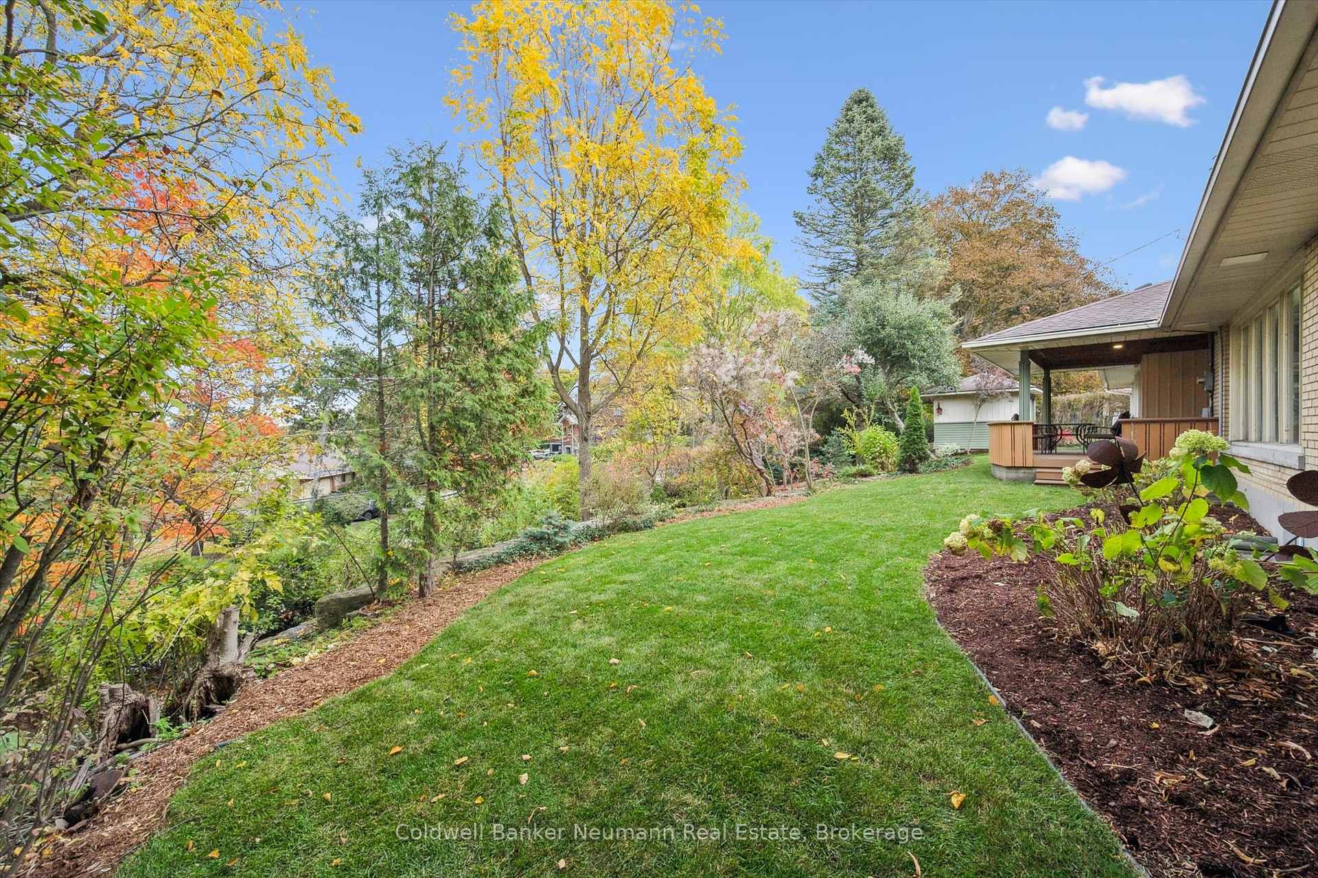 Photo 6 of 36 Harcourt Drive, Guelph, Dovercliffe Park/Old University — HOMEH