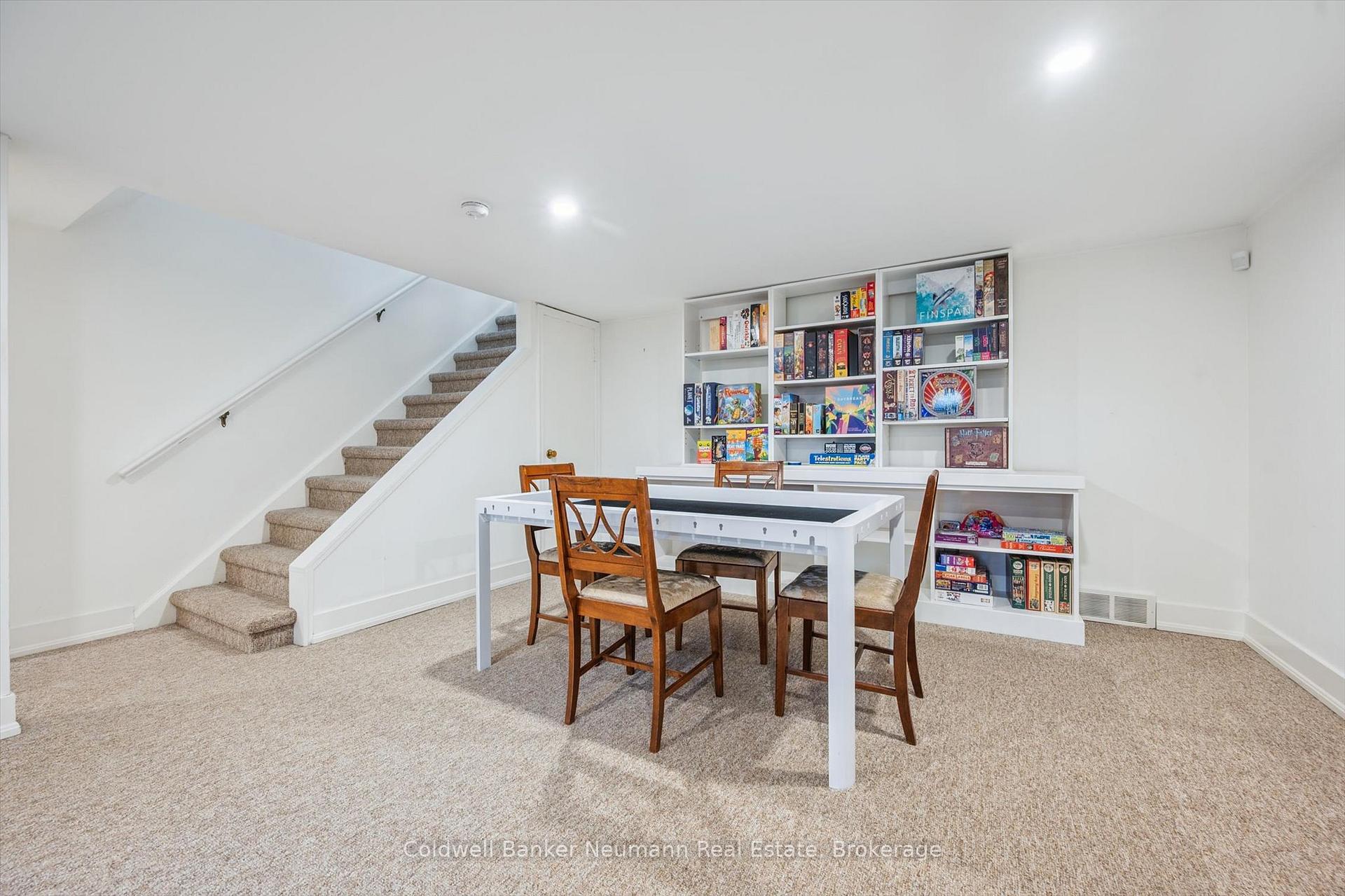 Photo 25 of 36 Harcourt Drive, Guelph, Dovercliffe Park/Old University — HOMEH