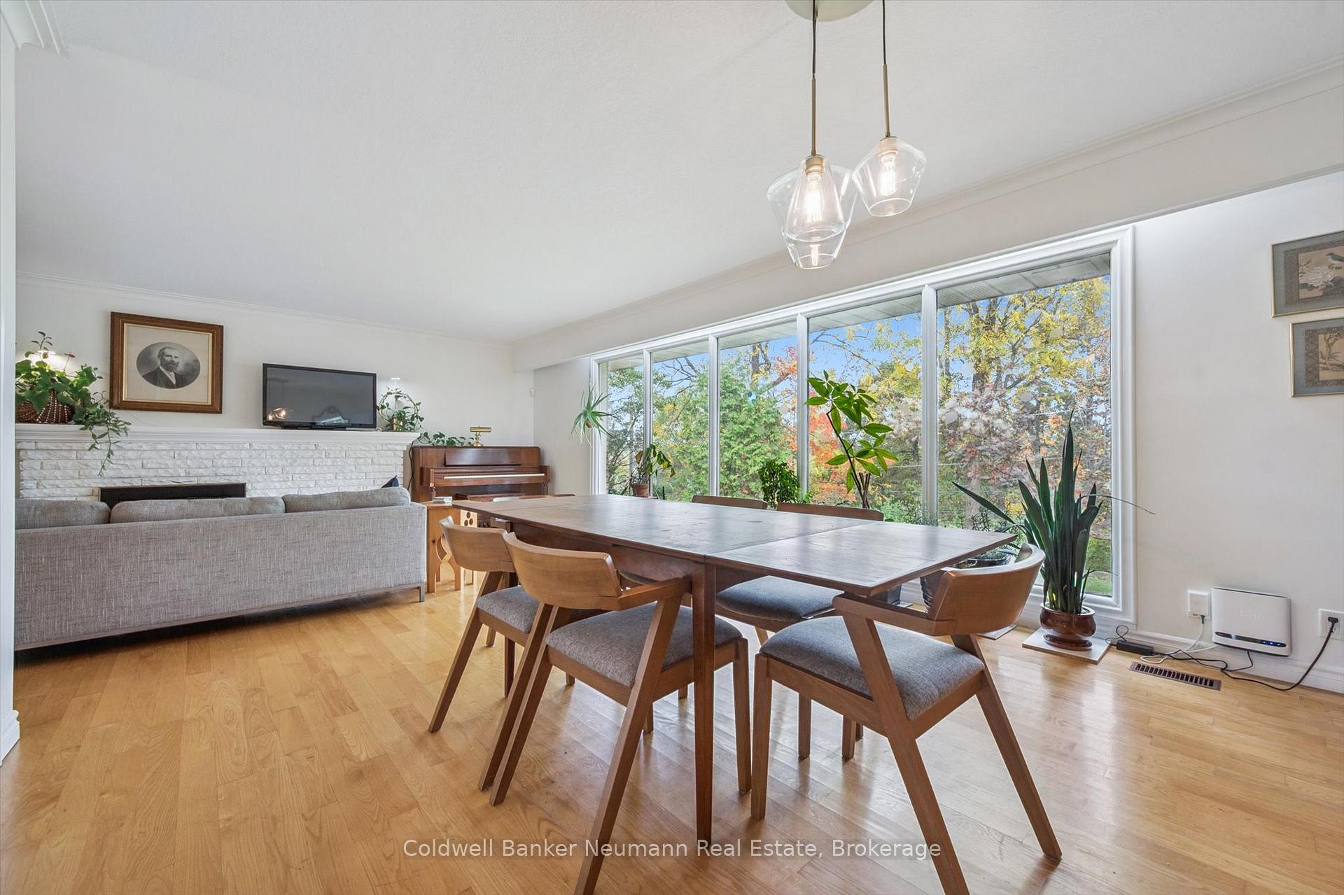 Photo 41 of 36 Harcourt Drive, Guelph, Dovercliffe Park/Old University — HOMEH