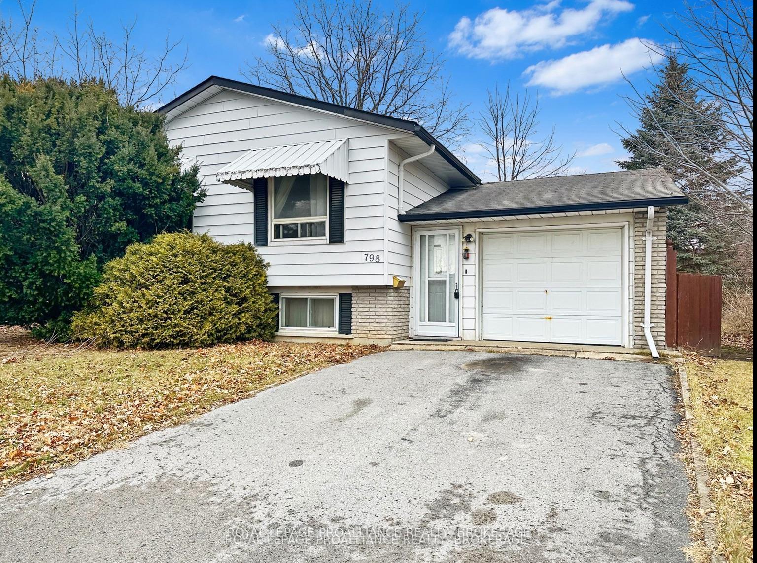 Photo 3 of 798 Arundel Place, Kingston, South of Taylor-Kidd Blvd — HOMEH