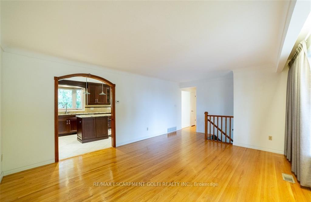Photo 6 of 125 Lakeside Drive, Grimsby, Grimsby Beach — HOMEH