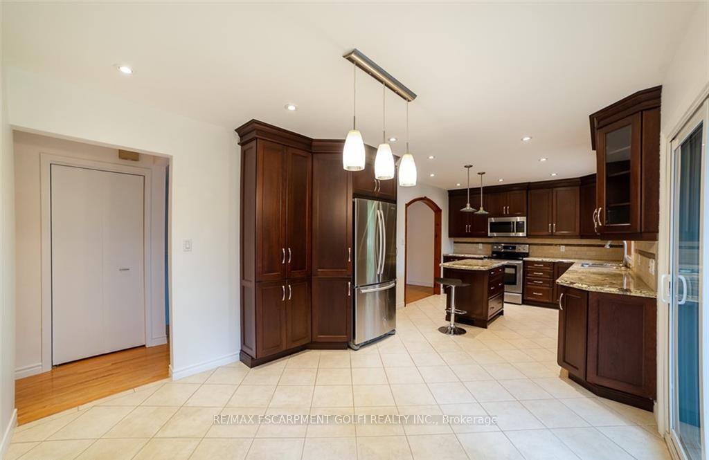 Photo 10 of 125 Lakeside Drive, Grimsby, Grimsby Beach — HOMEH