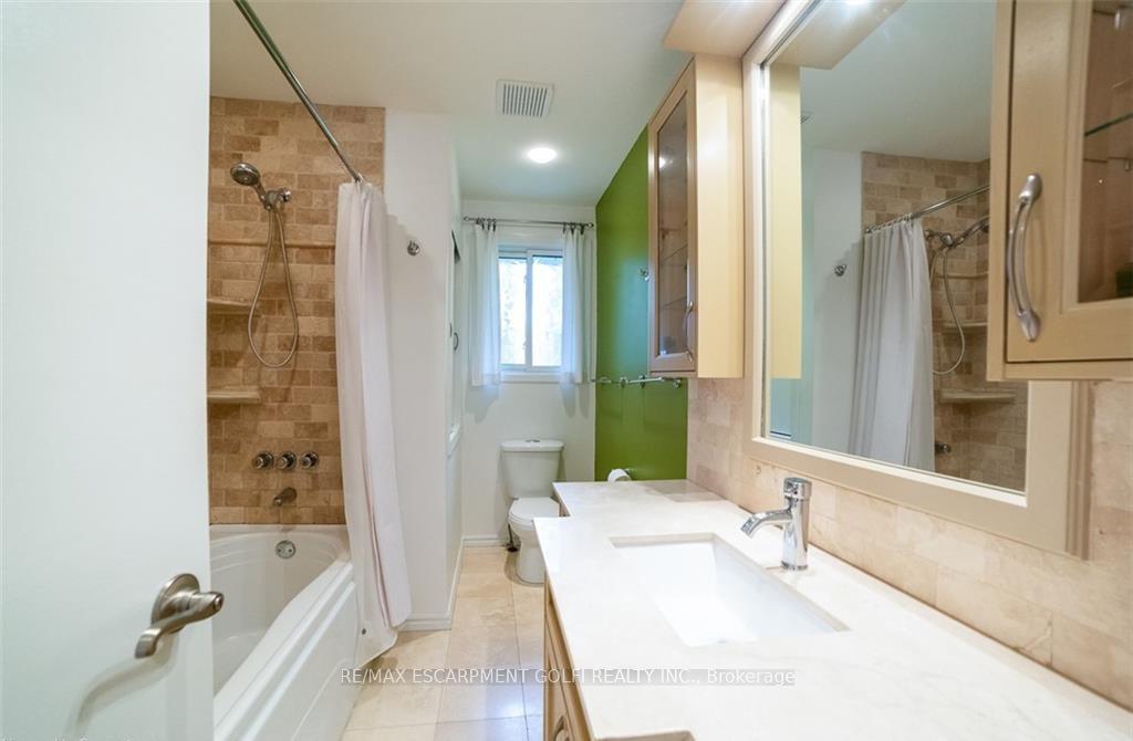 Photo 15 of 125 Lakeside Drive, Grimsby, Grimsby Beach — HOMEH