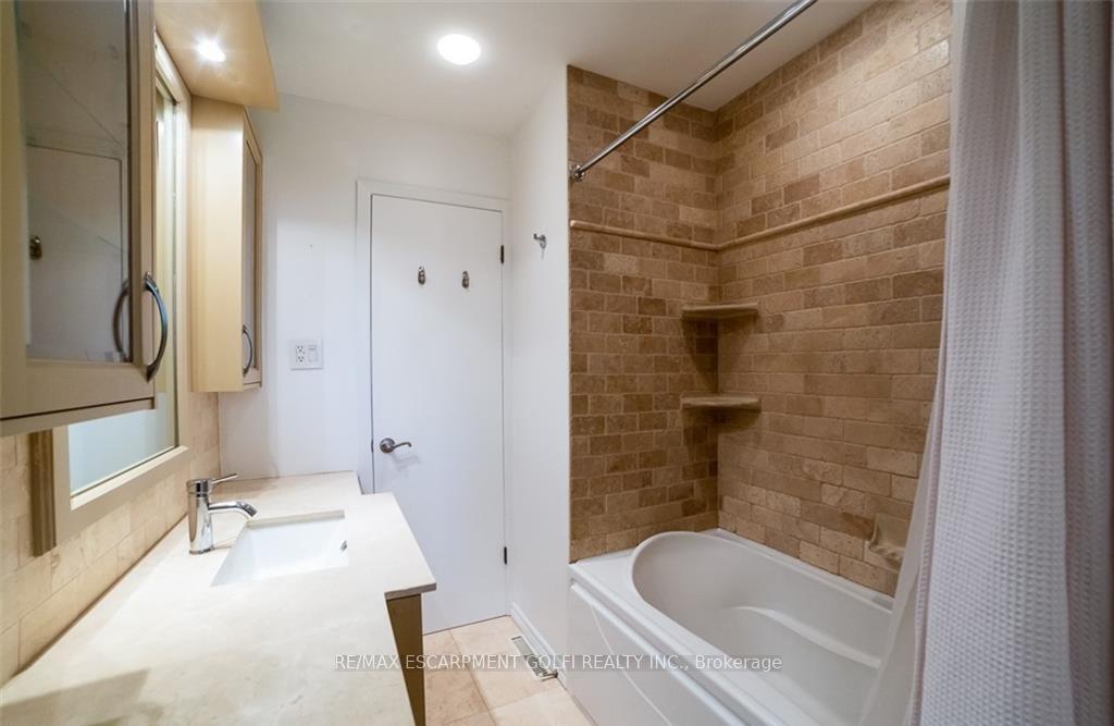 Photo 16 of 125 Lakeside Drive, Grimsby, Grimsby Beach — HOMEH