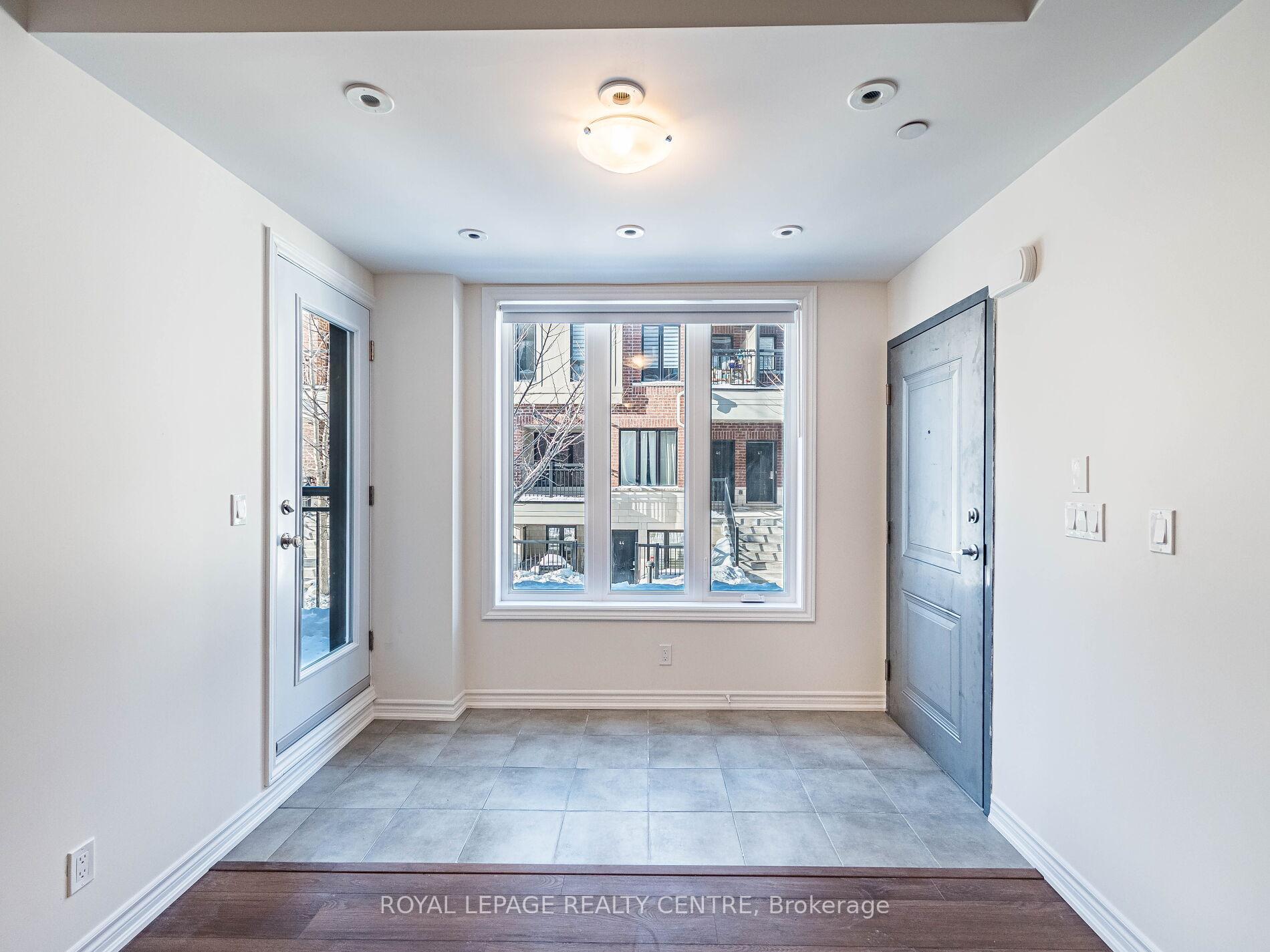 Photo 3 of Unit 16, 10 Carnation Avenue, Etobicoke, Long Branch — HOMEH