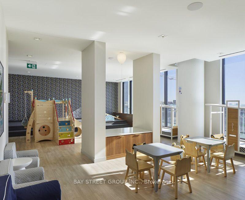 Photo 5 of Unit 806, 950 Portage Parkway, Vaughan, Vaughan Corporate Centre — HOMEH