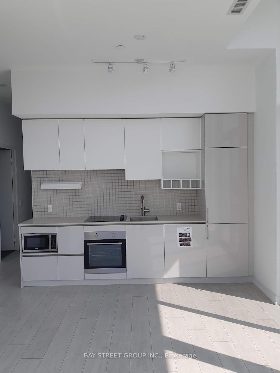 Photo 4 of Unit 806, 950 Portage Parkway, Vaughan, Vaughan Corporate Centre — HOMEH